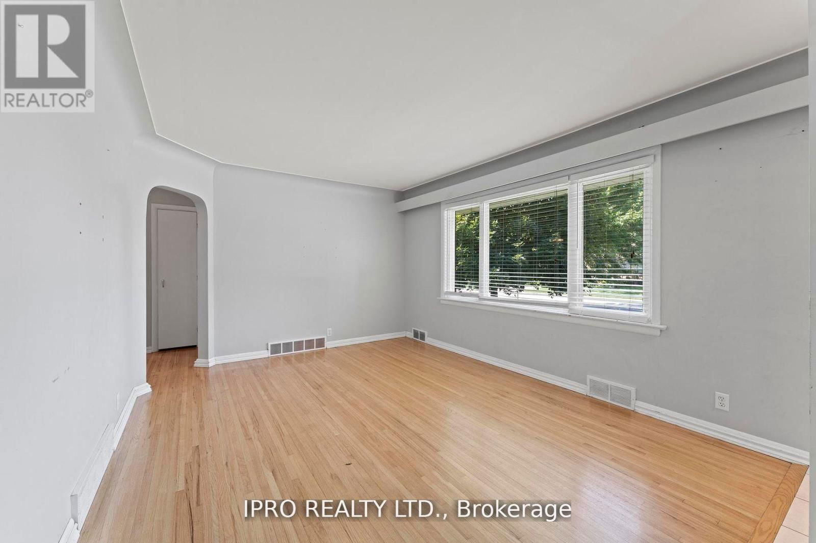 2504 ASKIN AVENUE Image 10