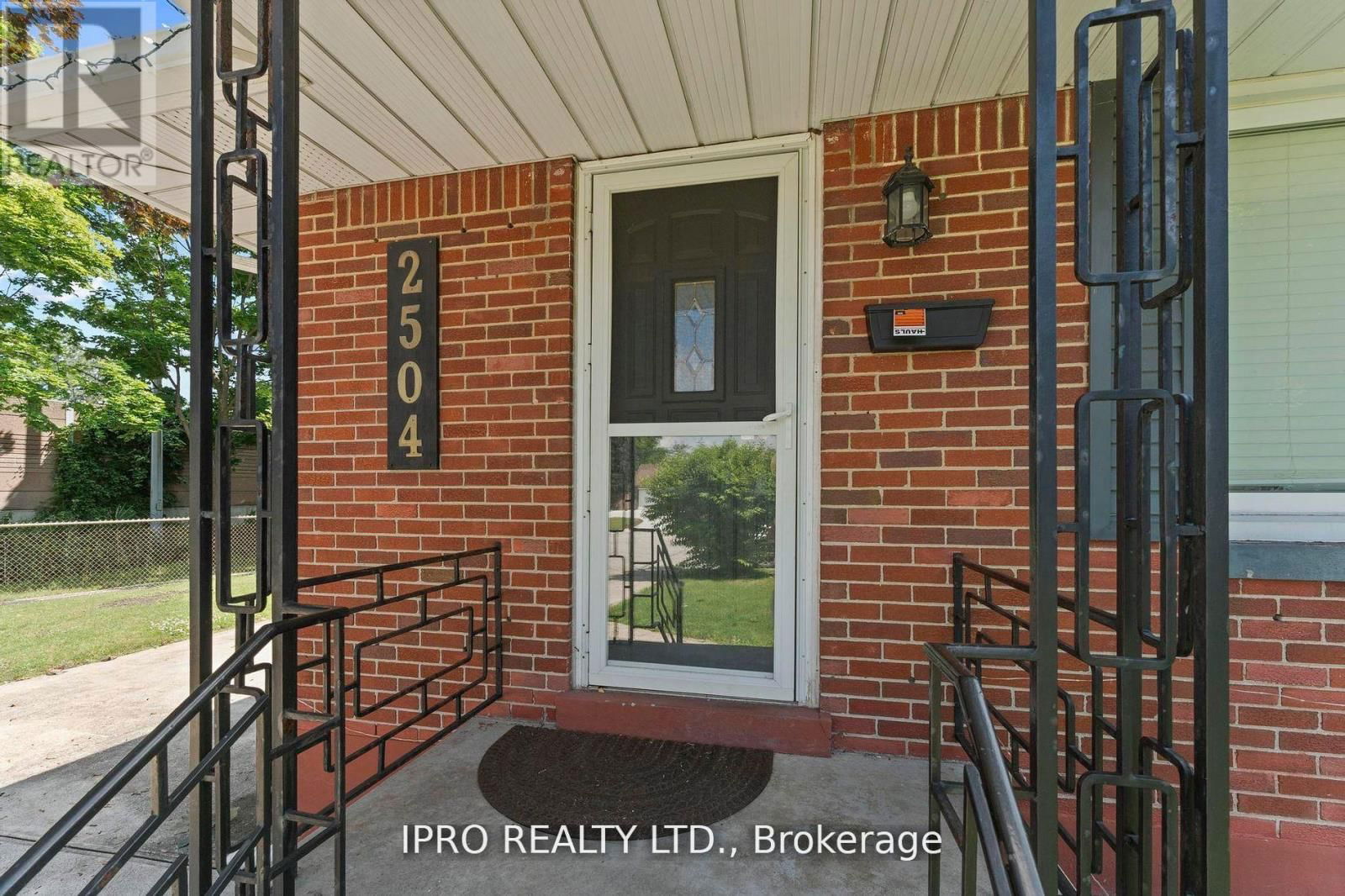2504 ASKIN AVENUE Image 6