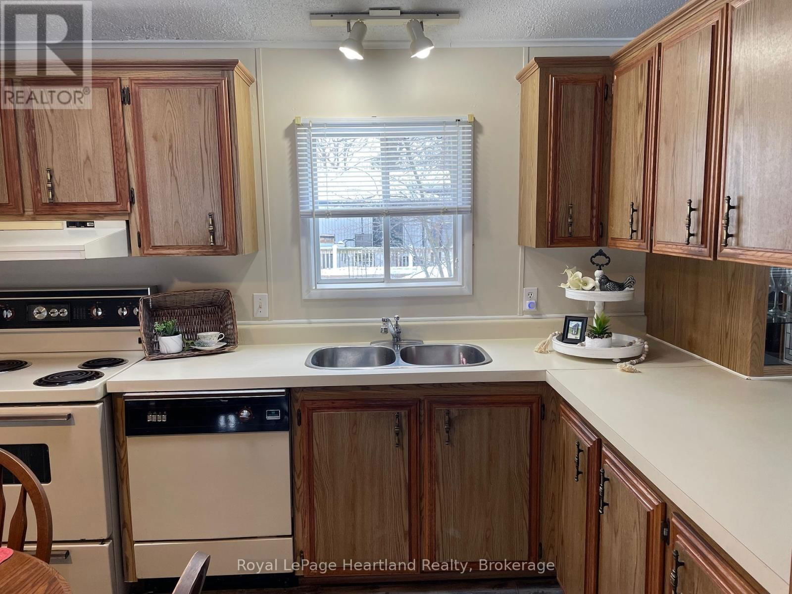 7 SIOUX LANE Image 9