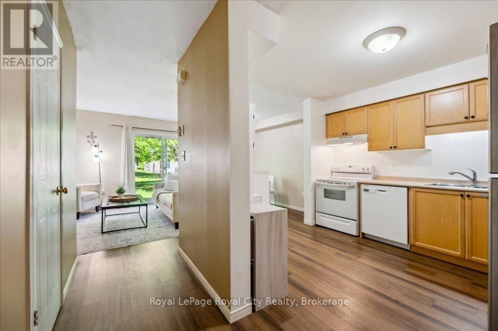 69 ROEHAMPTON CRESCENT Image 14