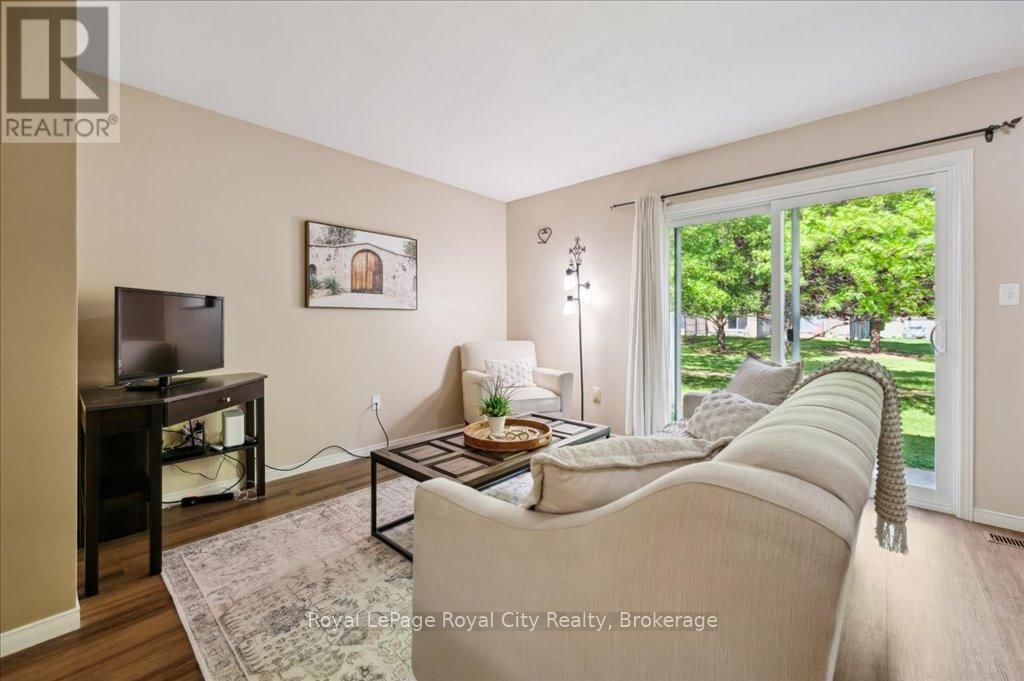 69 ROEHAMPTON CRESCENT Image 22