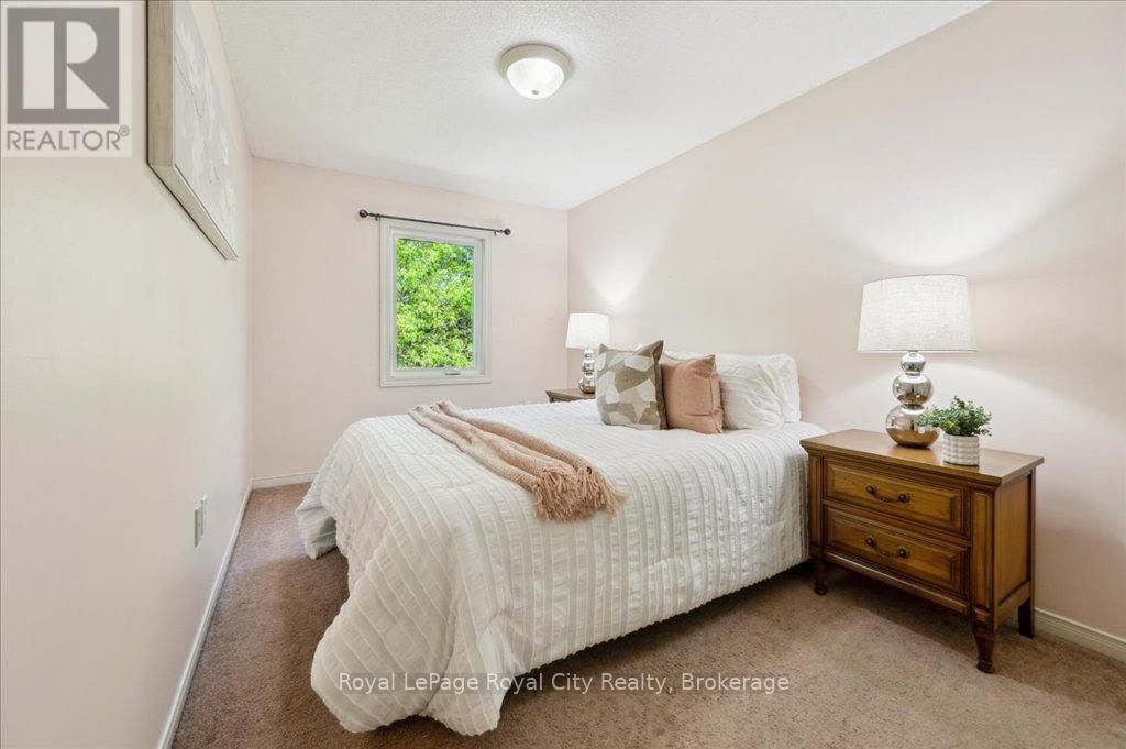 69 ROEHAMPTON CRESCENT Image 27