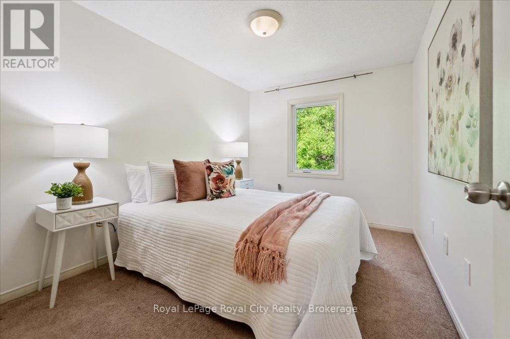 69 ROEHAMPTON CRESCENT Image 29