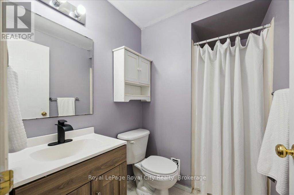 69 ROEHAMPTON CRESCENT Image 39
