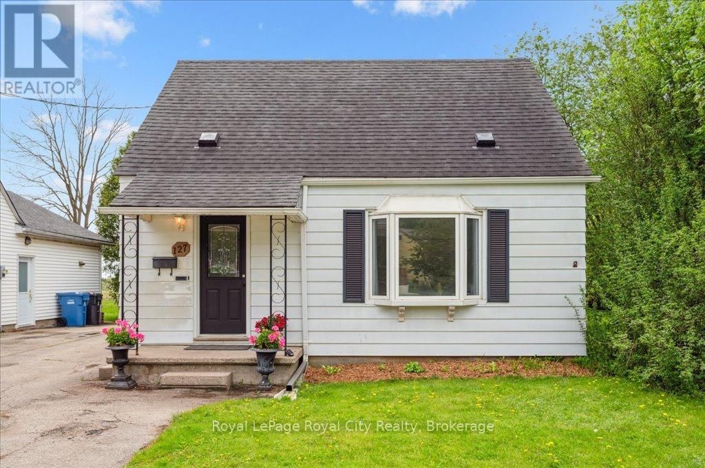 127 MEMORIAL CRESCENT Image 1