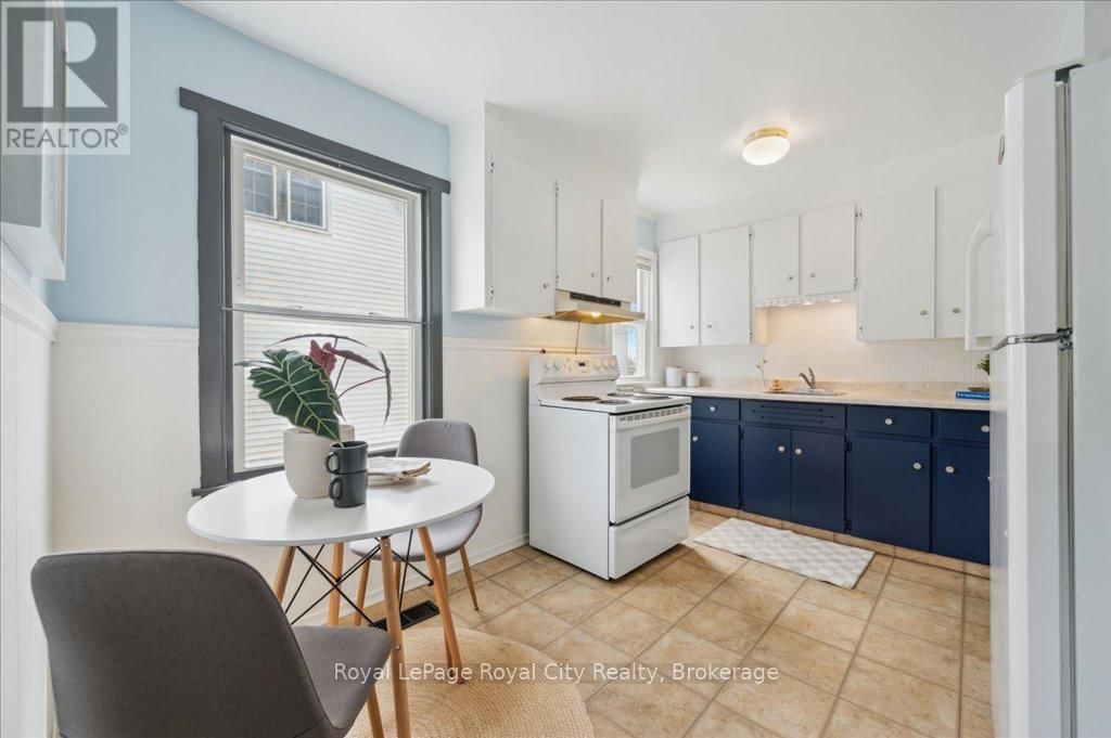 127 MEMORIAL CRESCENT Image 10