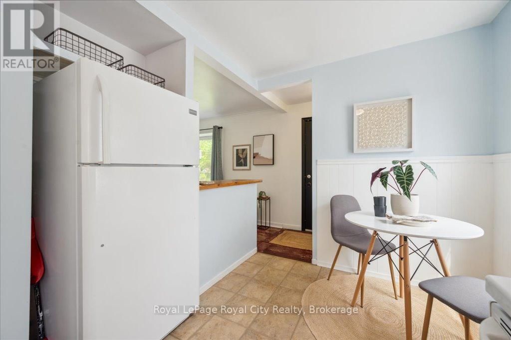 127 MEMORIAL CRESCENT Image 13