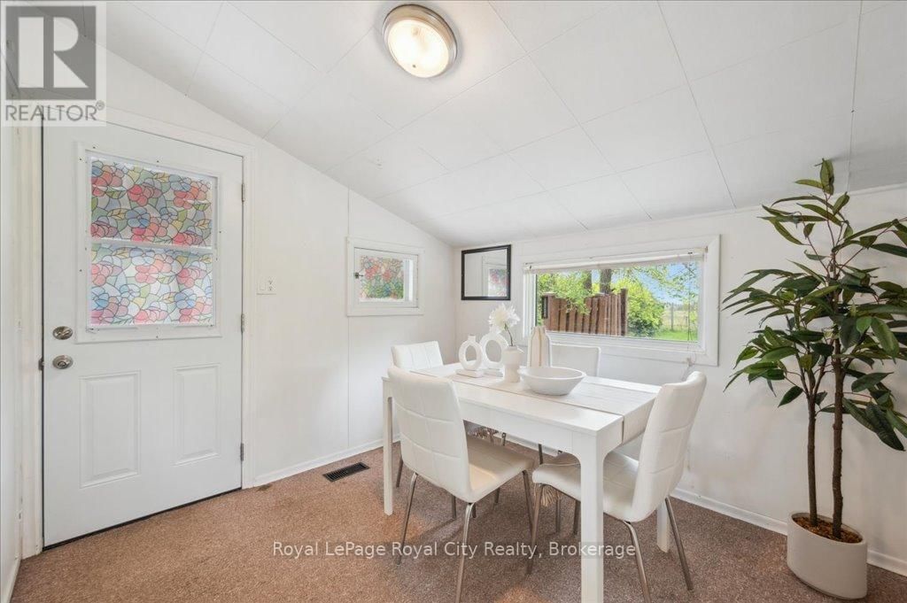 127 MEMORIAL CRESCENT Image 15