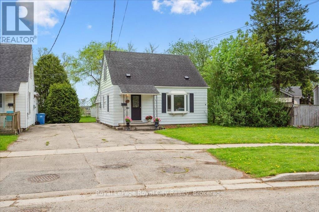 127 MEMORIAL CRESCENT Image 2