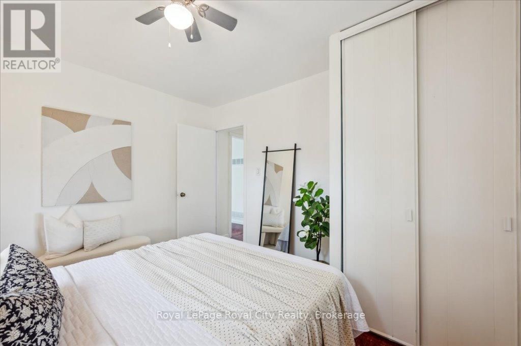 127 MEMORIAL CRESCENT Image 20