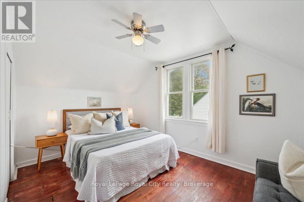 127 MEMORIAL CRESCENT Image 22