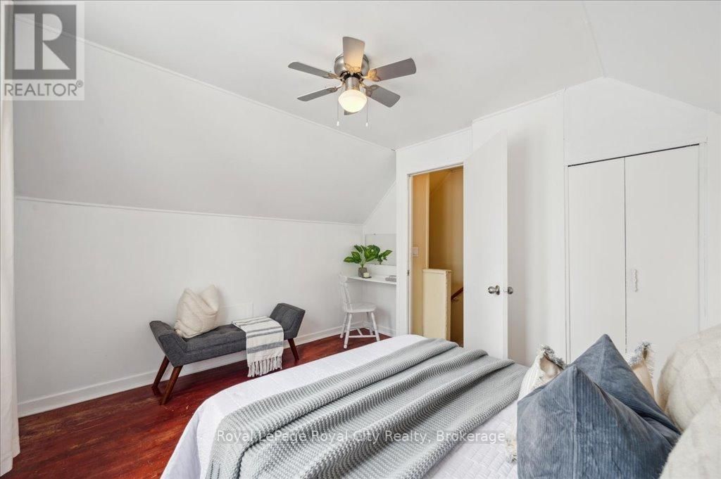 127 MEMORIAL CRESCENT Image 23