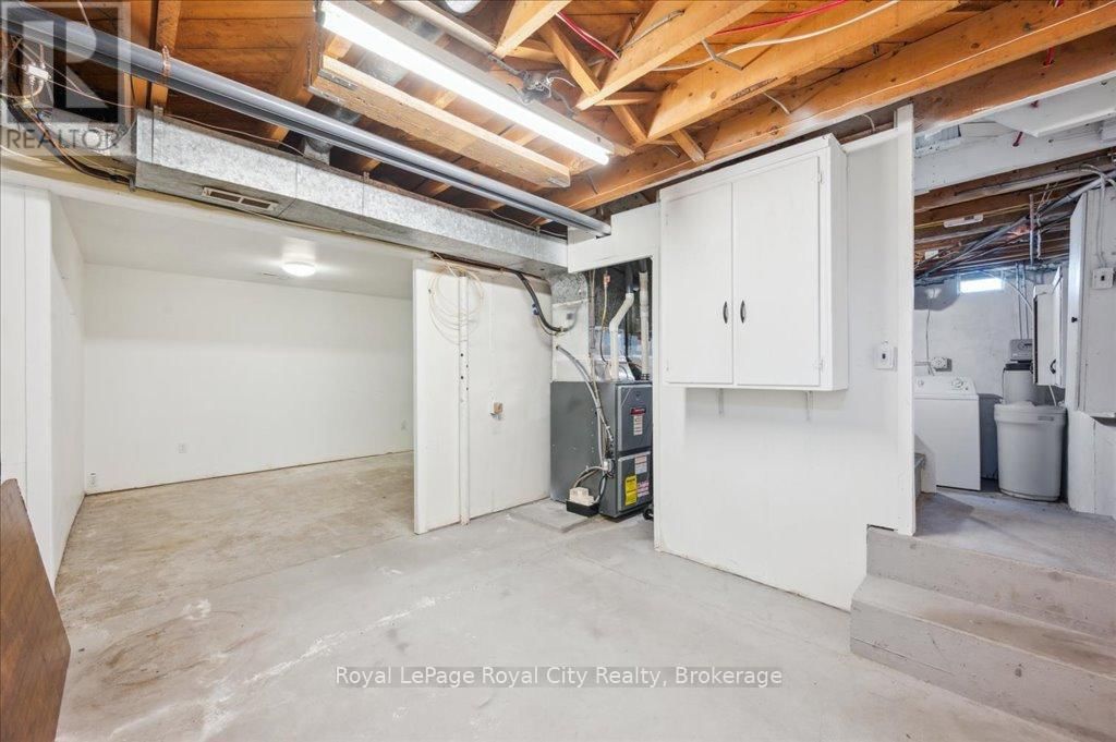 127 MEMORIAL CRESCENT Image 26