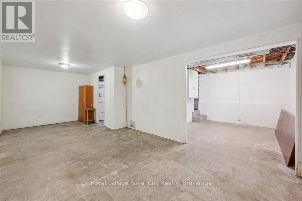 127 MEMORIAL CRESCENT Image 27