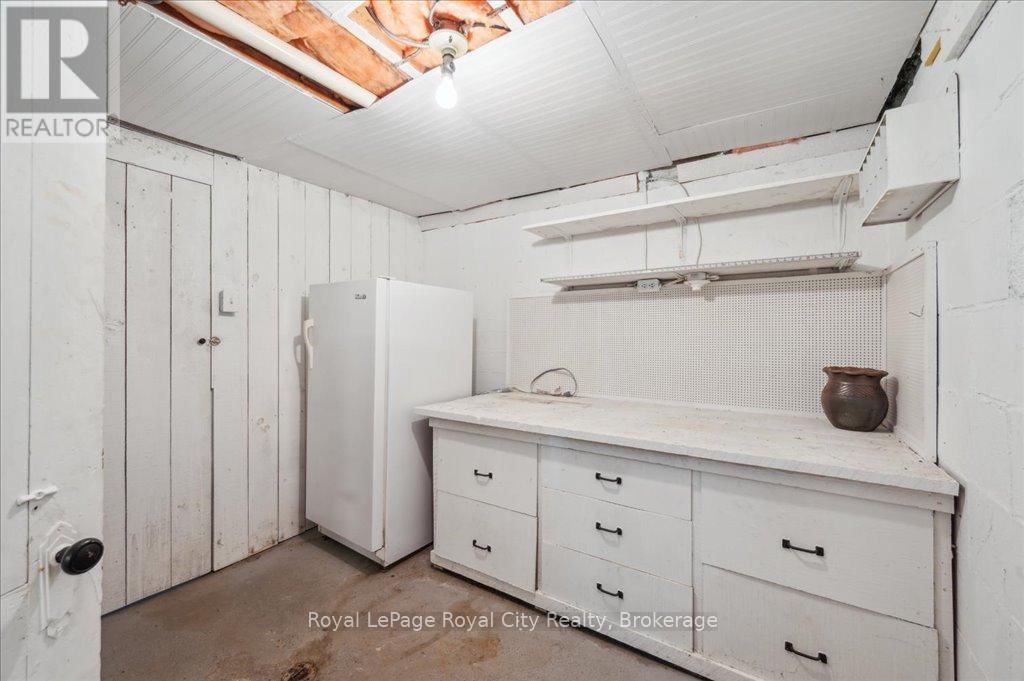 127 MEMORIAL CRESCENT Image 29