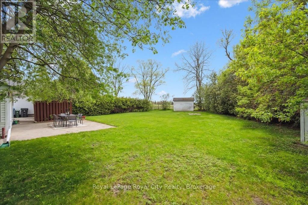 127 MEMORIAL CRESCENT Image 34