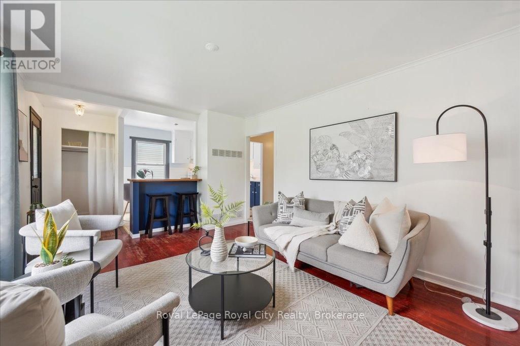 127 MEMORIAL CRESCENT Image 8