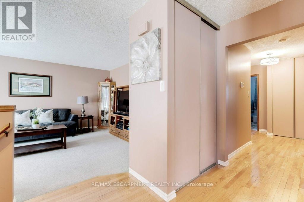 302 HIGHRIDGE AVENUE Image 16