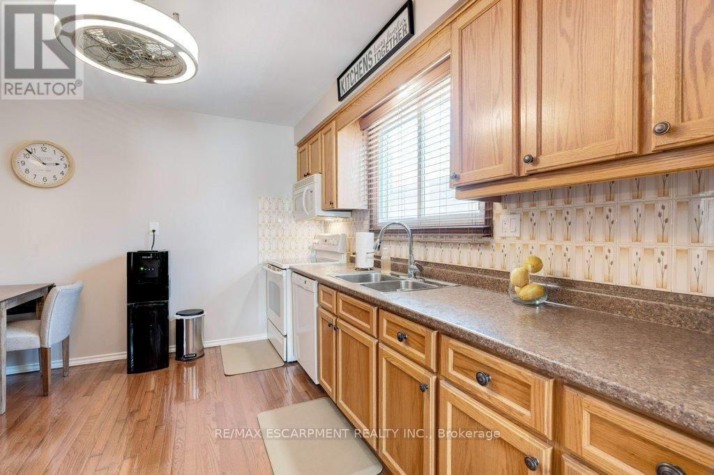 302 HIGHRIDGE AVENUE Image 21