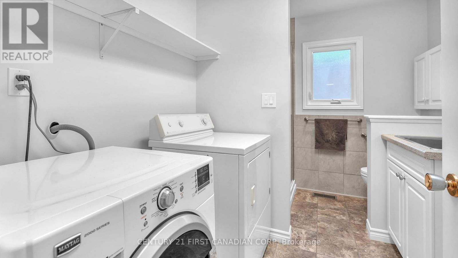 325 HELEN DRIVE Image 13