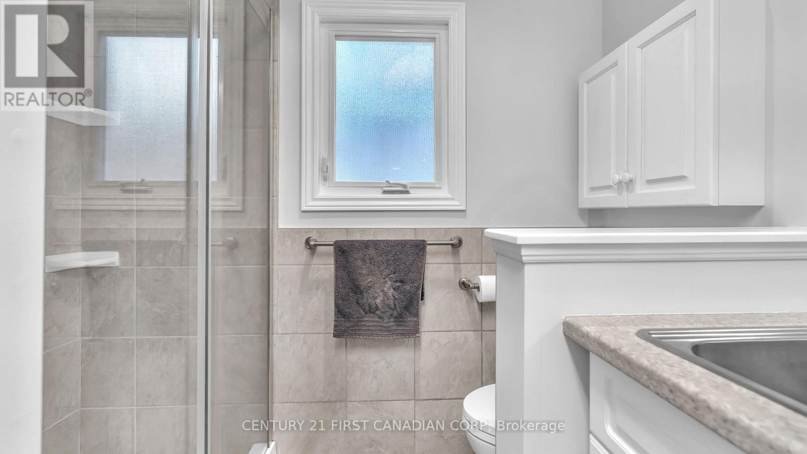 325 HELEN DRIVE Image 14