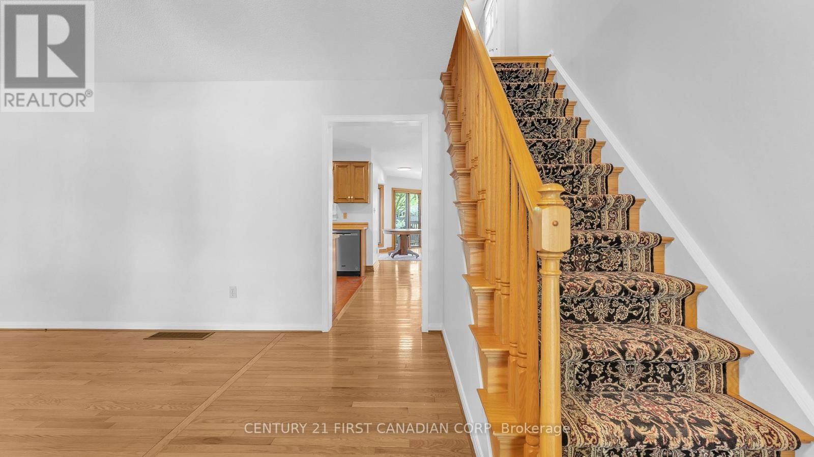 325 HELEN DRIVE Image 15