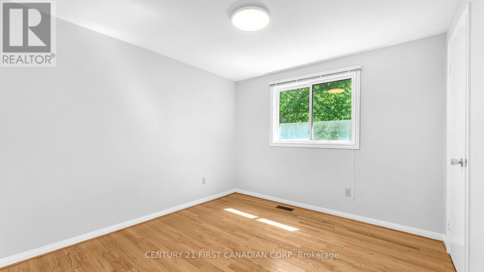325 HELEN DRIVE Image 19