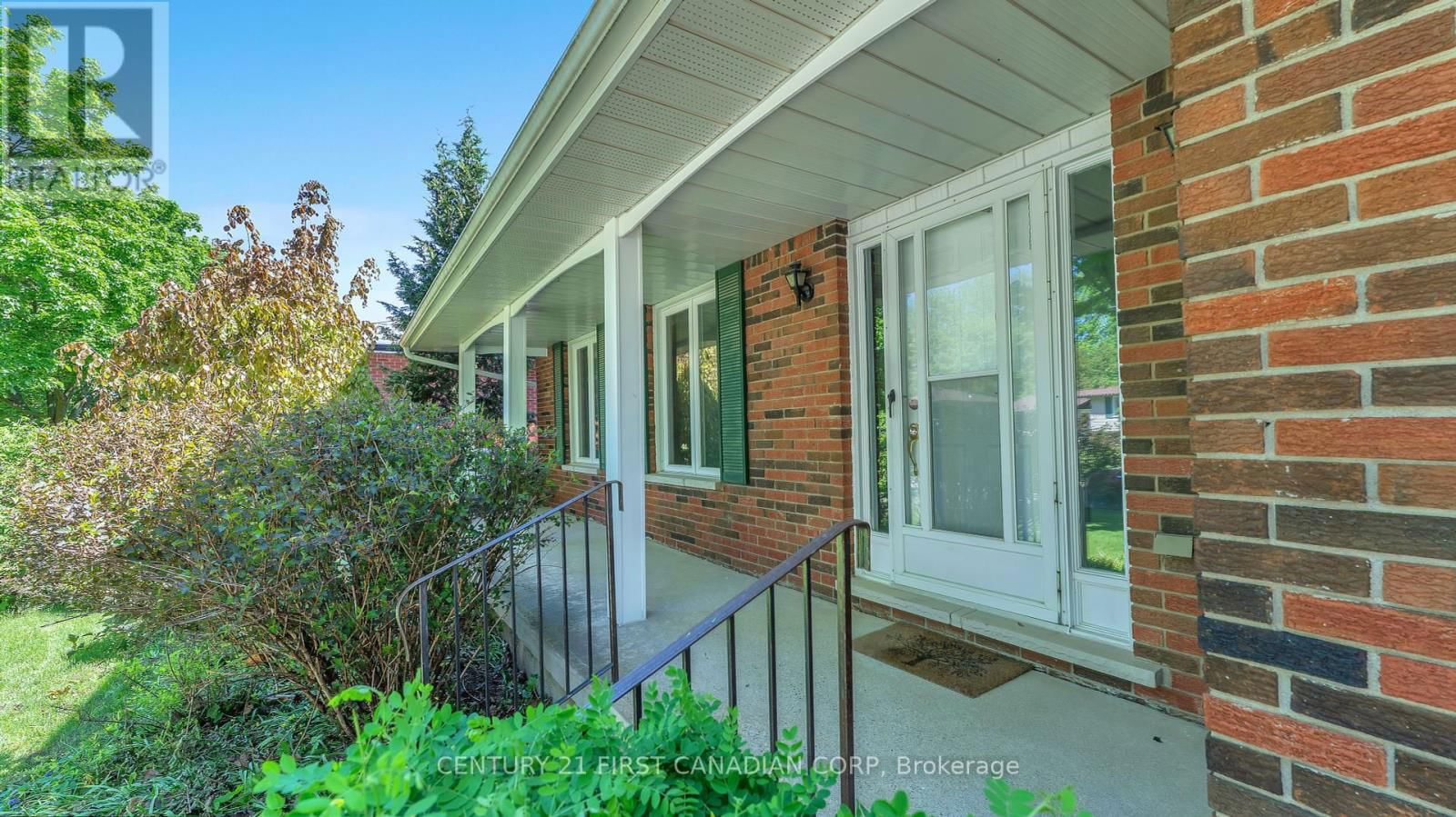 325 HELEN DRIVE Image 2