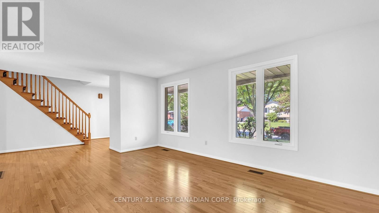 325 HELEN DRIVE Image 4