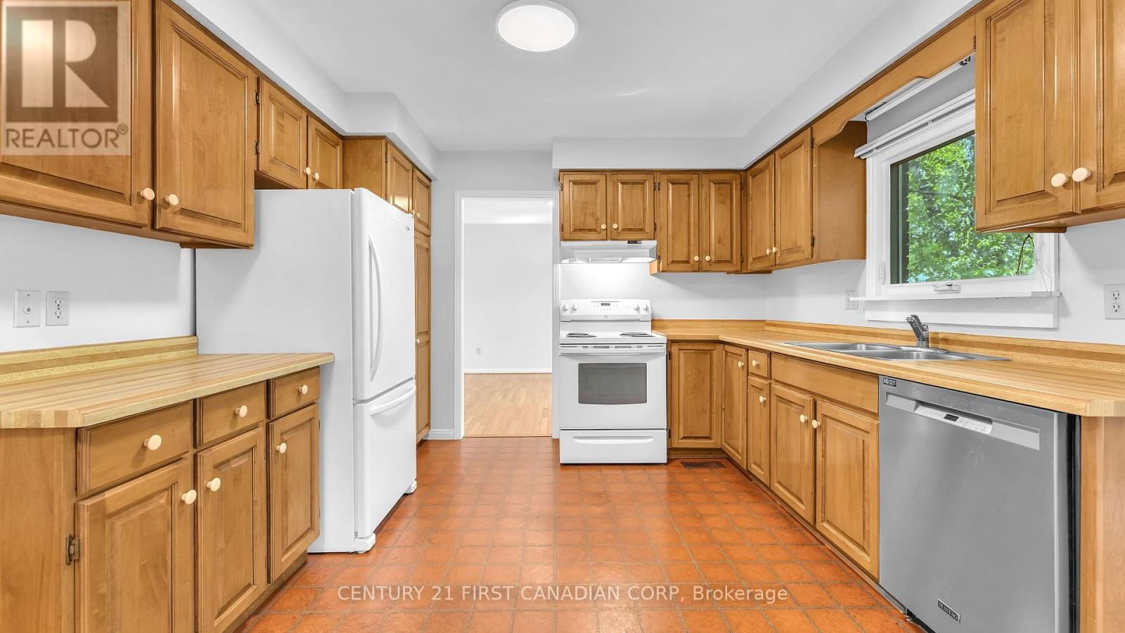 325 HELEN DRIVE Image 7
