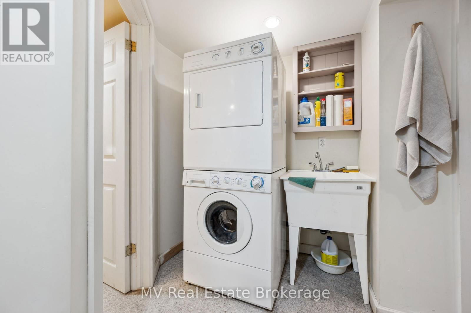 270 ST ANDREW STREET EAST Image 31