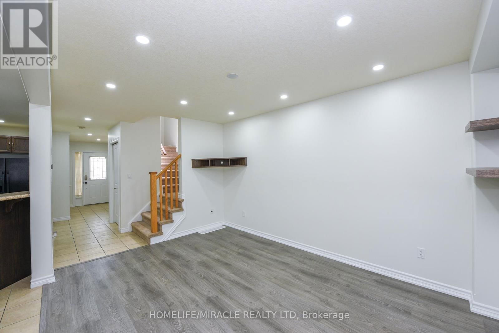 32 VIPOND STREET Image 12