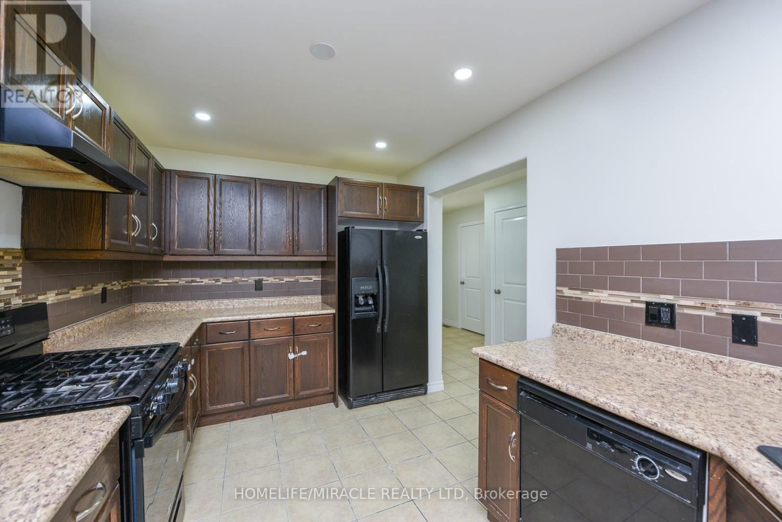 32 VIPOND STREET Image 18