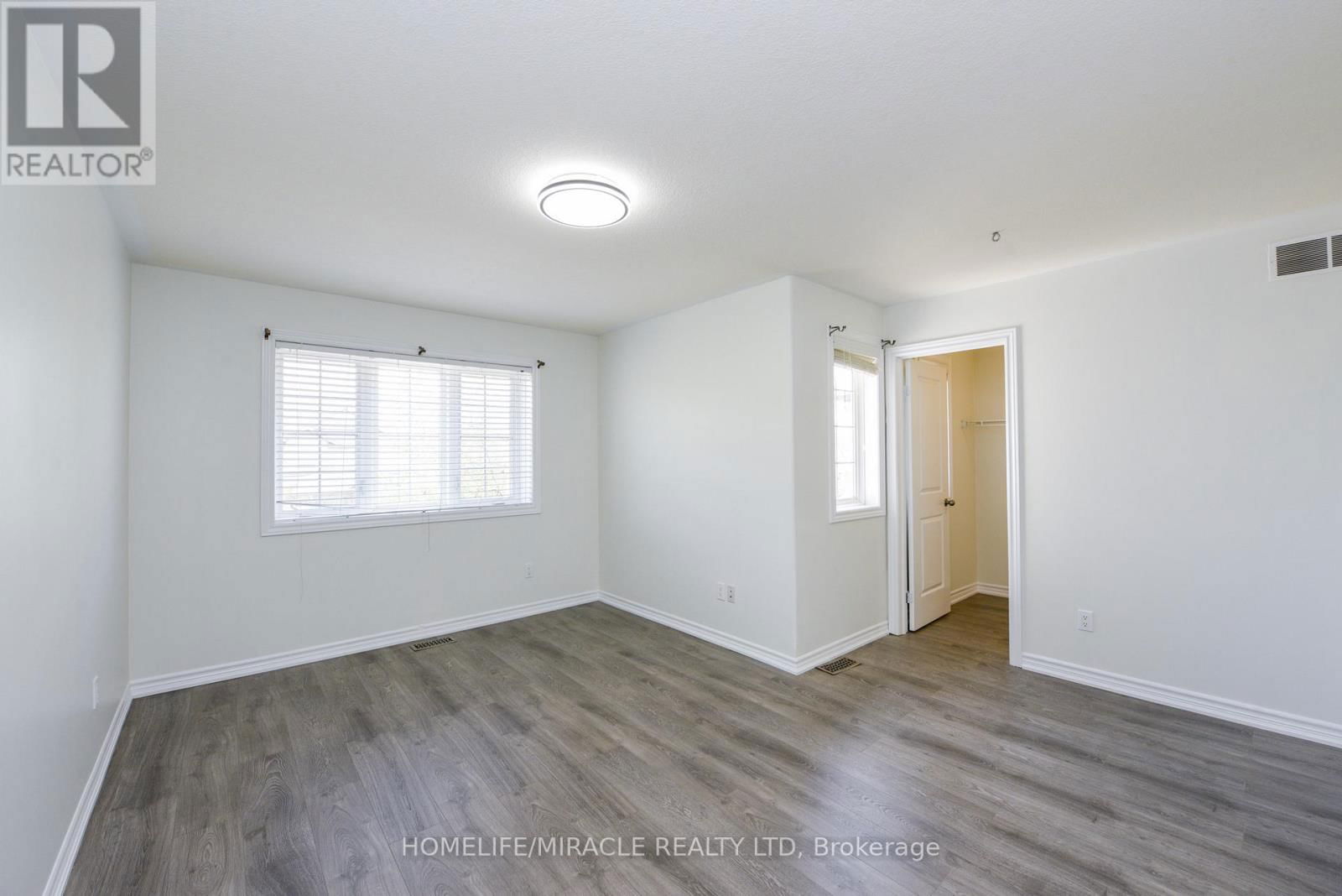 32 VIPOND STREET Image 31