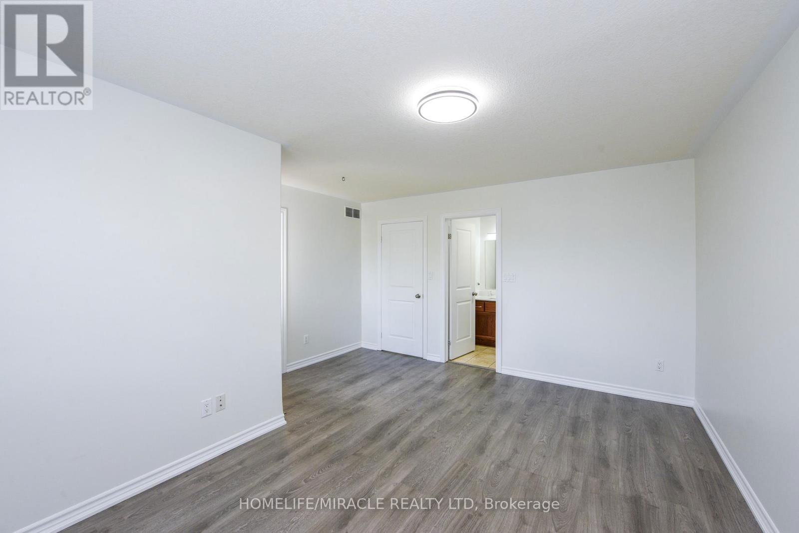 32 VIPOND STREET Image 32