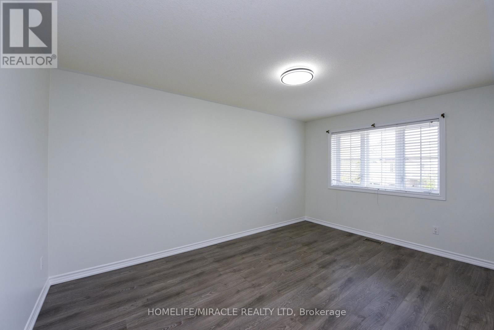 32 VIPOND STREET Image 35