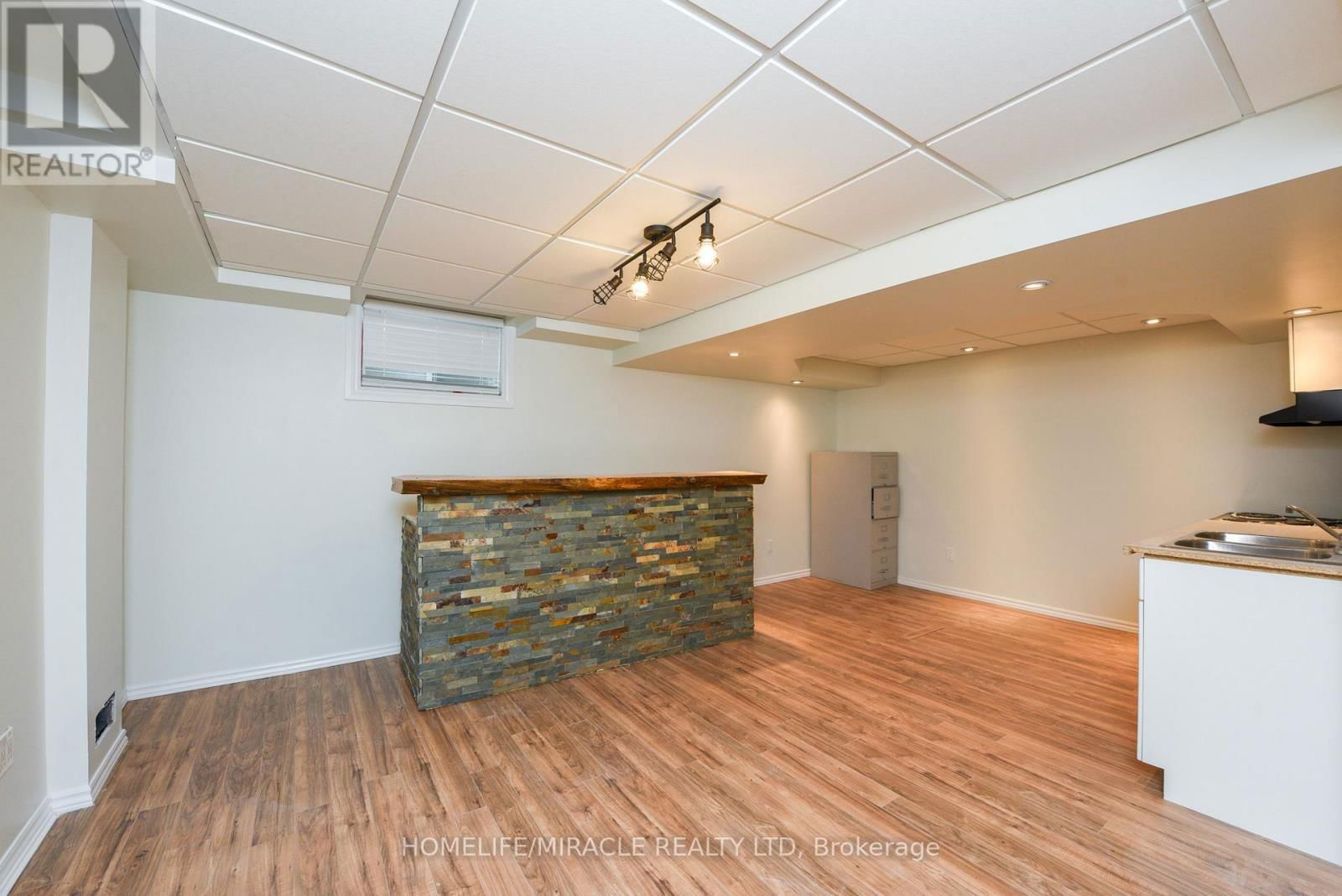 32 VIPOND STREET Image 37