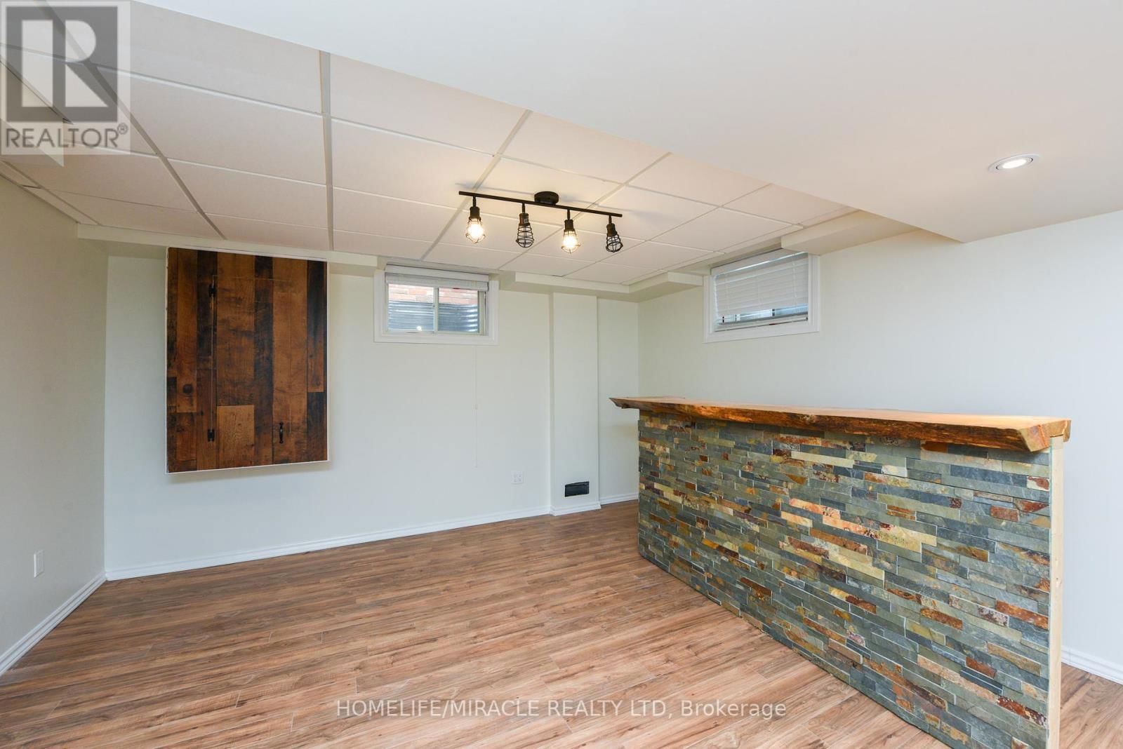 32 VIPOND STREET Image 38