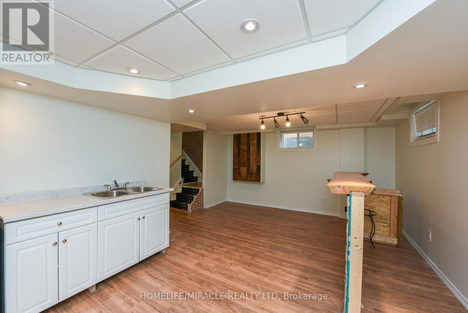 32 VIPOND STREET Image 40