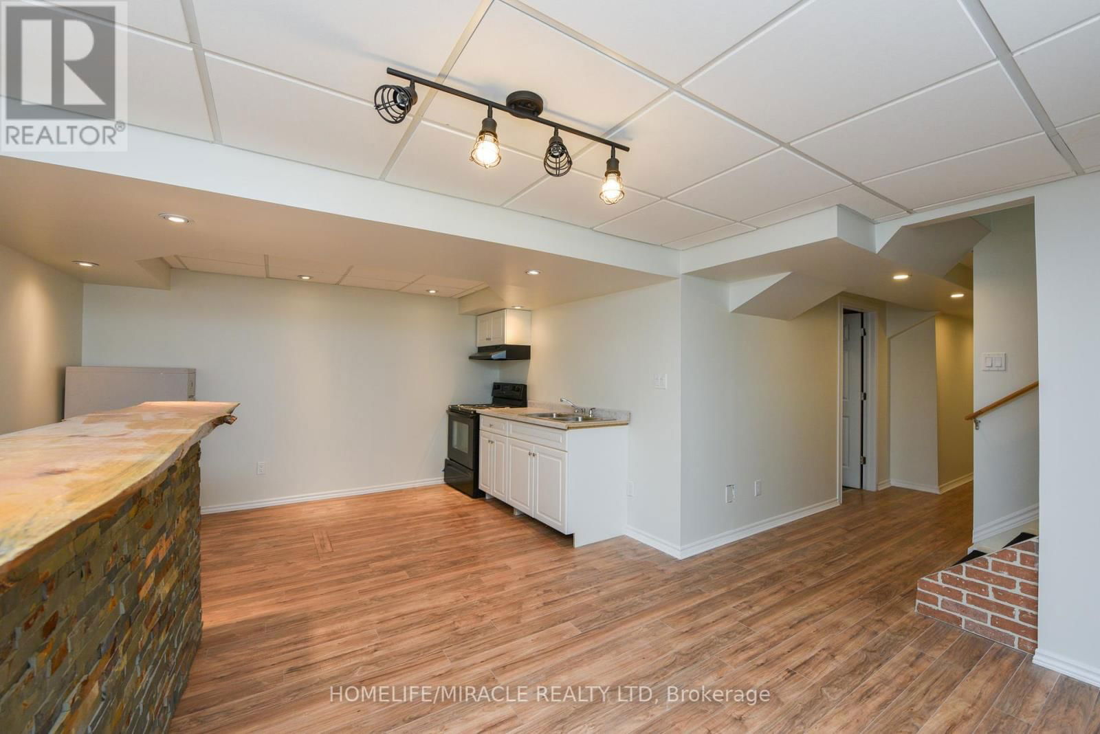 32 VIPOND STREET Image 41
