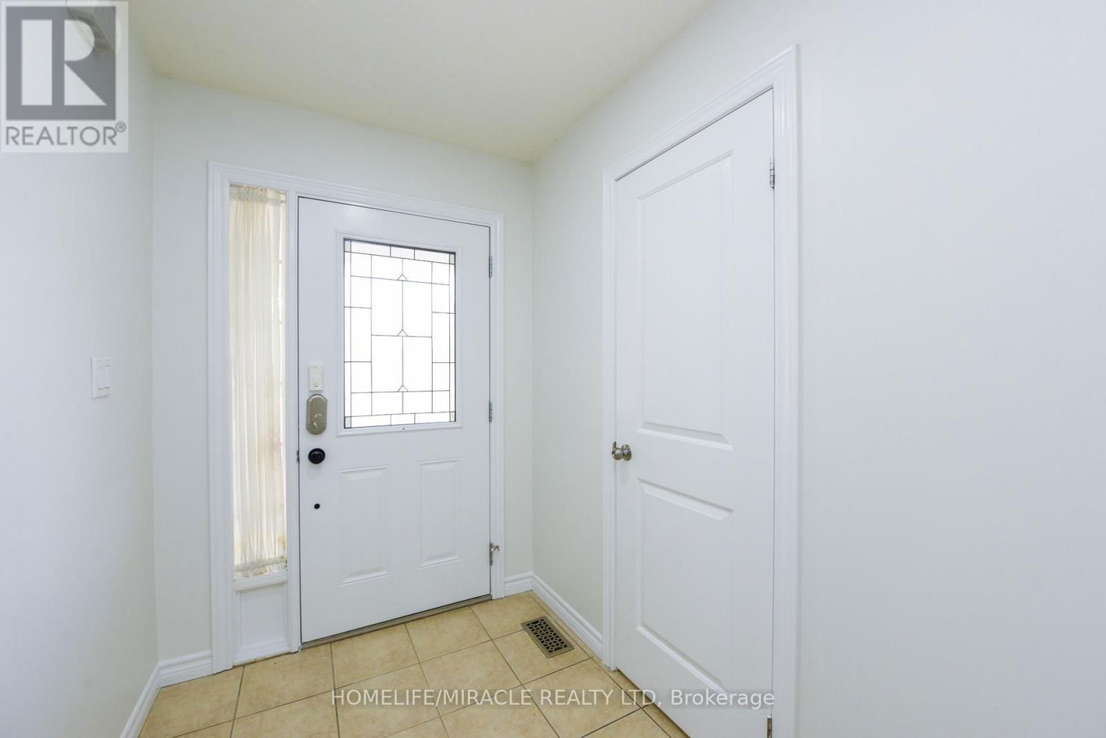 32 VIPOND STREET Image 6