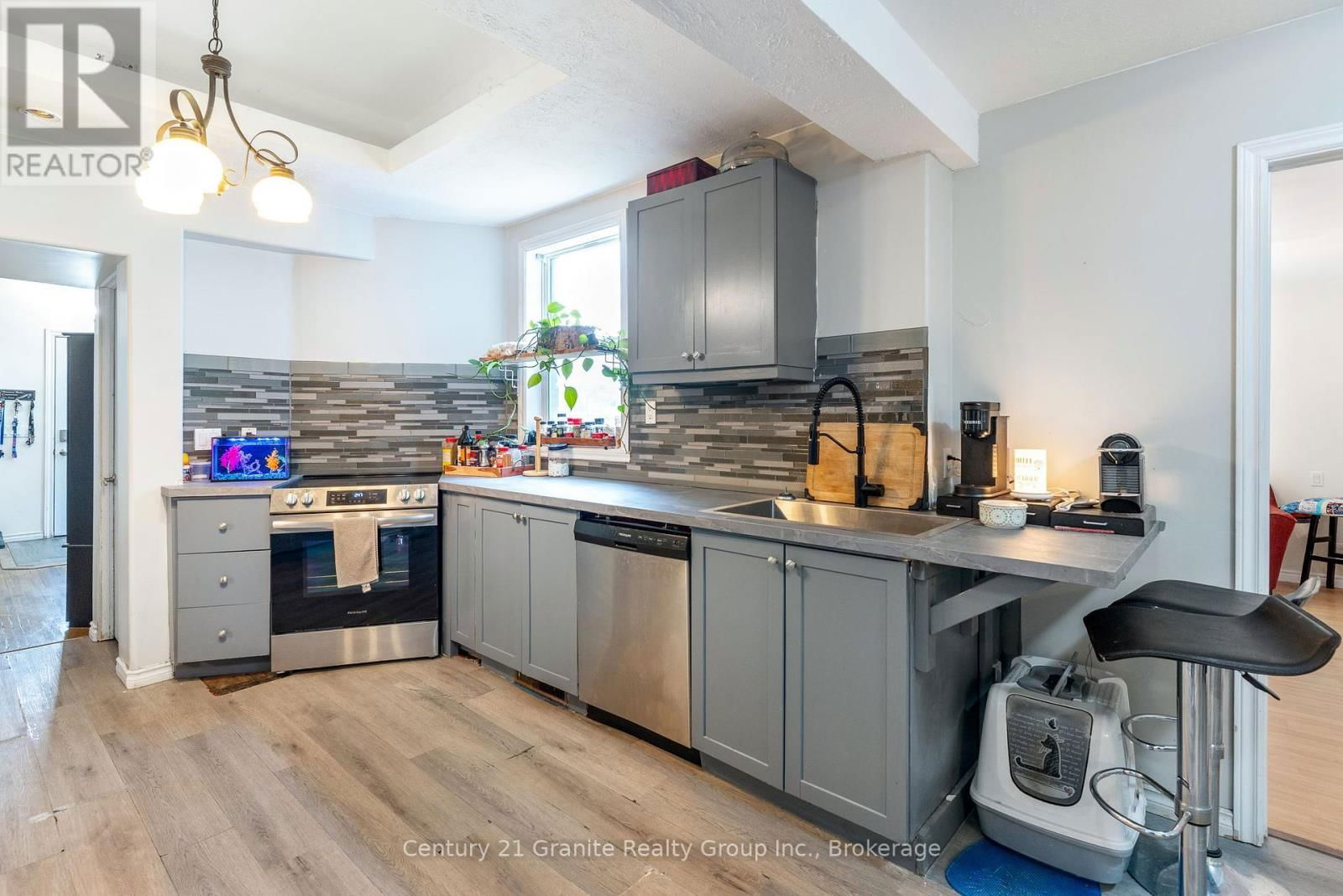 690 MOUNTAIN STREET Image 14