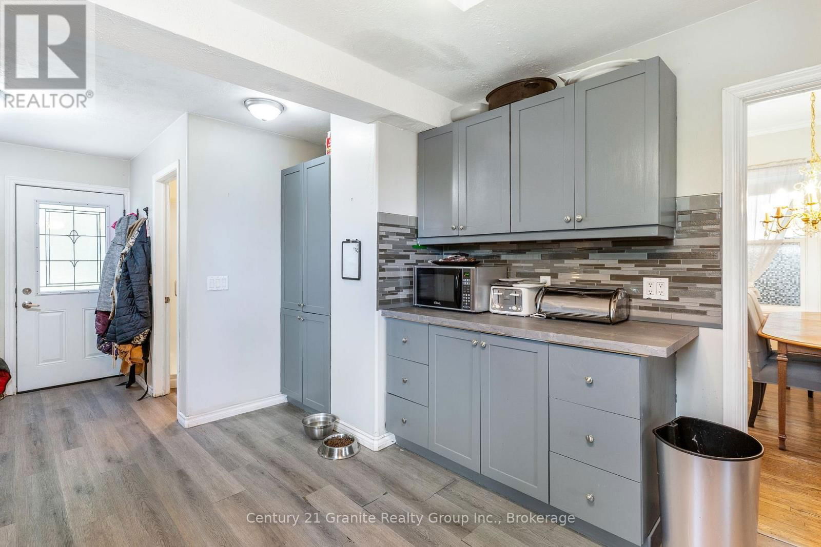 690 MOUNTAIN STREET Image 15