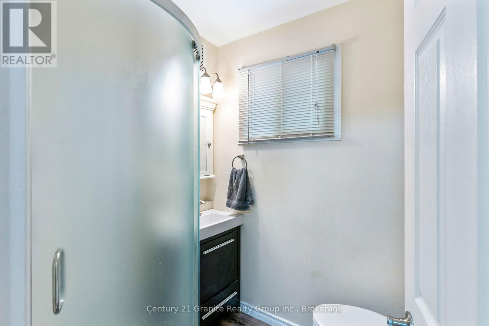 690 MOUNTAIN STREET Image 16