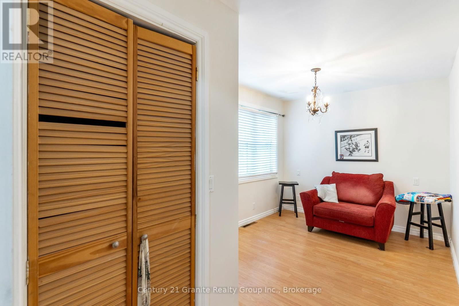 690 MOUNTAIN STREET Image 17
