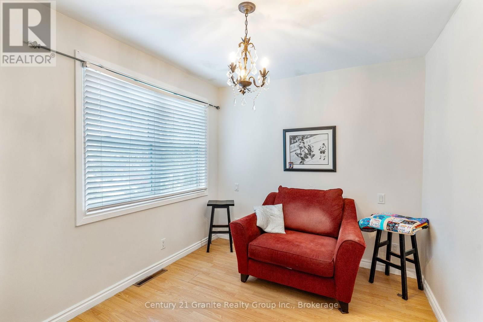 690 MOUNTAIN STREET Image 18