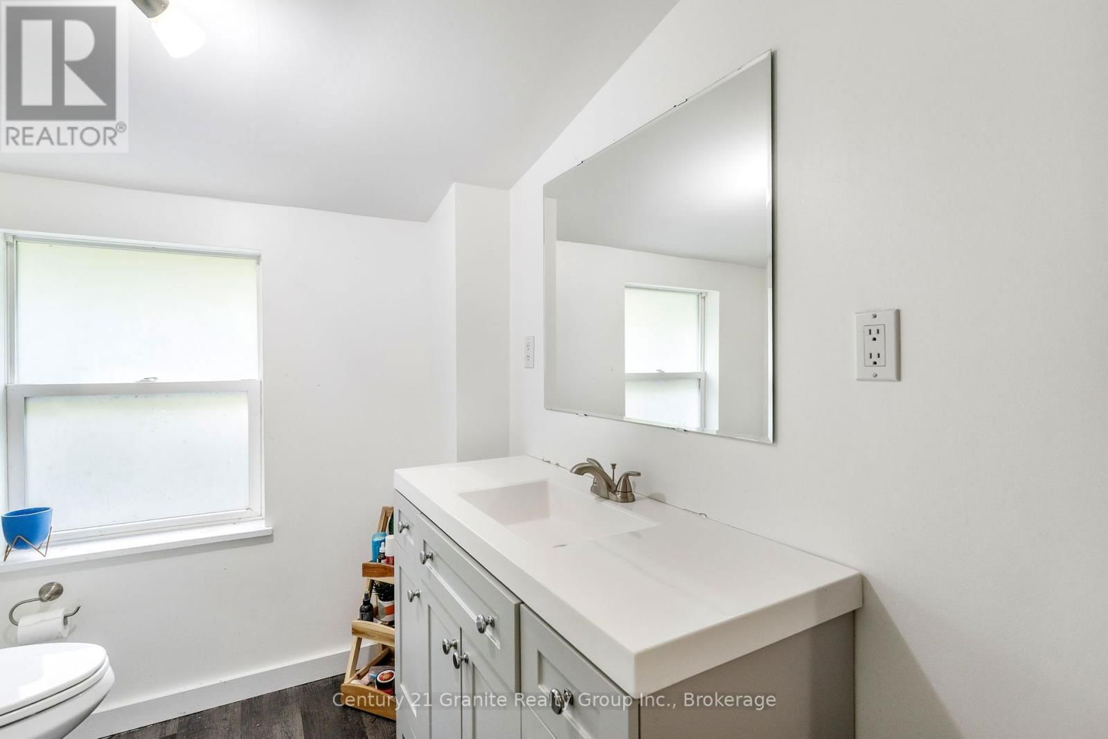 690 MOUNTAIN STREET Image 23