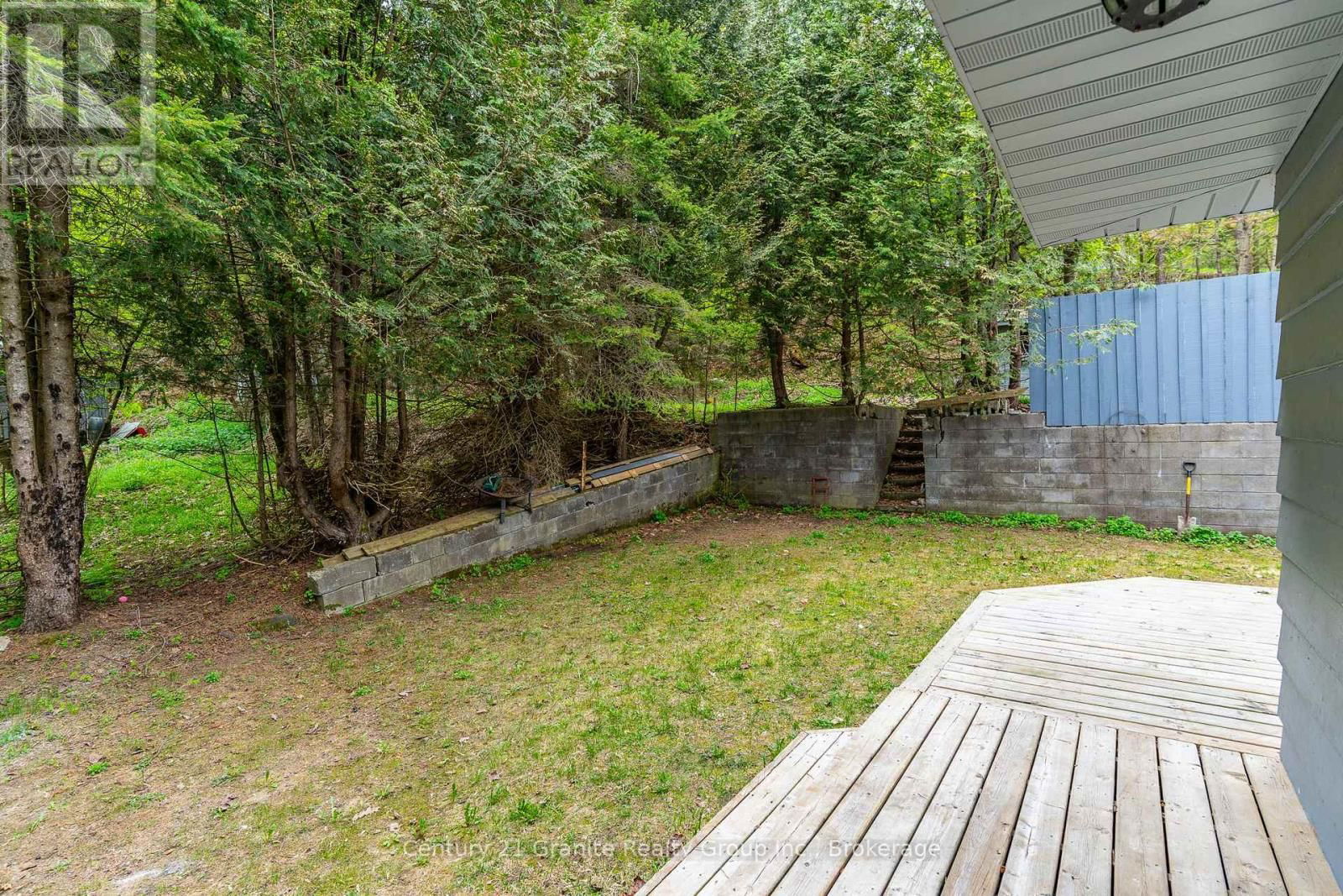 690 MOUNTAIN STREET Image 28