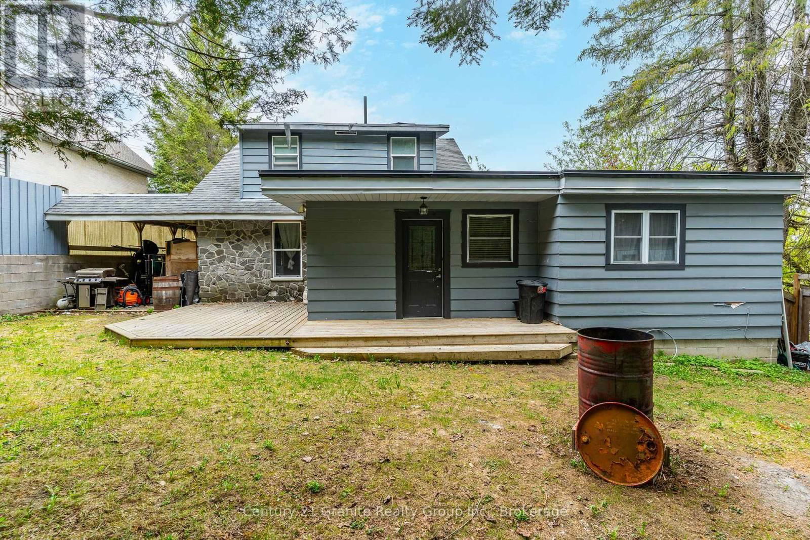 690 MOUNTAIN STREET Image 31