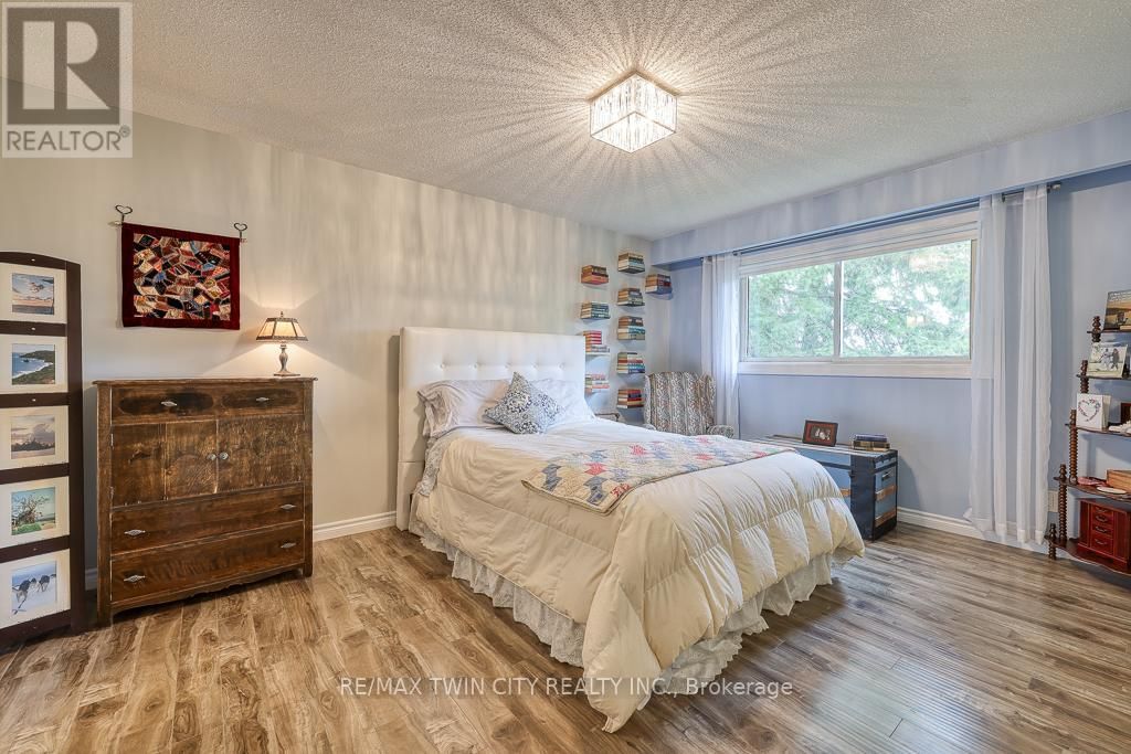 18 CHARNWOOD COURT Image 16